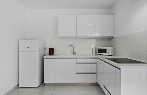 Bat Yam Appartement | Meilleure offre à Bat Yam à 2 min à pied de la plage et du balc