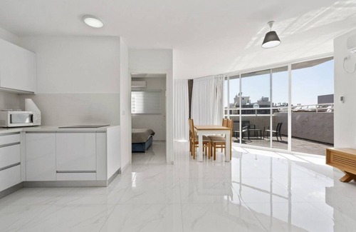 Bat Yam Appartement | Meilleure offre à Bat Yam à 2 min à pied de la plage et du balc