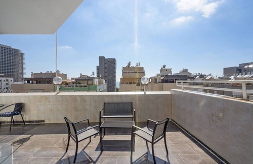 Bat Yam Appartement | Meilleure offre à Bat Yam à 2 min à pied de la plage et du balc