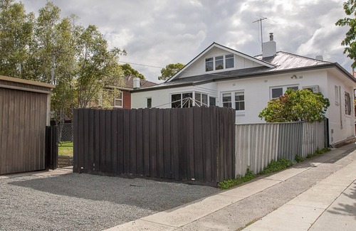 North Hobart Maison | meilleur emplacement, café et restaurant strip, parking gratuit pour 2 voitures, 8 couchages