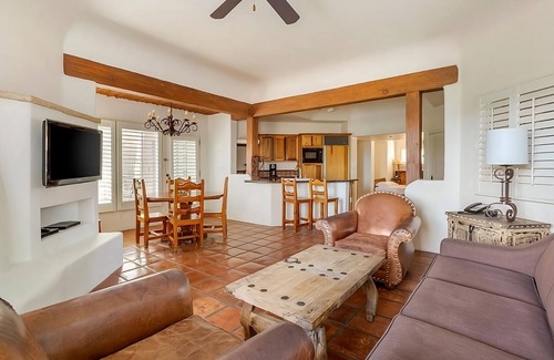 Cave Creek Hôtel | Best Place to Unwind! Free Parking, Full Kitchen, Swimming Pool!