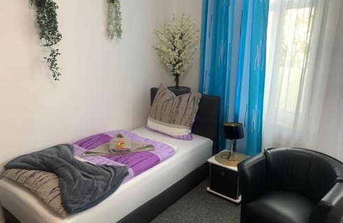 Wittenberge Appartement | Best Preis City Apartment Stadtzentrum Wittenberge Modernes Ambiente max 2 Personen Einzelbetten voll ausgestattet mit Prime und WLAN