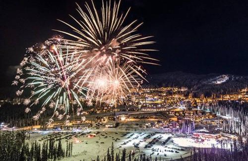 Snow Pine Estates Chalet De Ski | Best Ski-in out 3 Bdrm Chalet, with Hot Tub