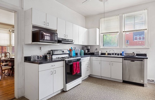 North Oakland Maison | Best skyline view of CMU/PITT Historical Oakland 5BR storybook house 3000sf