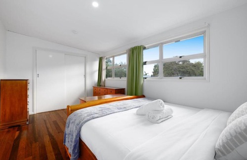 Nathan Maison | Best Value 4Beds Home Near Shops, Cafes and Forest