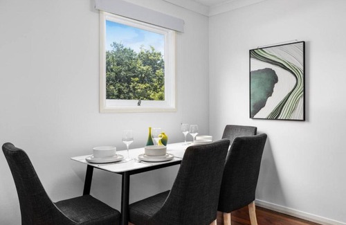 Nathan Maison | Best Value 4Beds Home Near Shops, Cafes and Forest