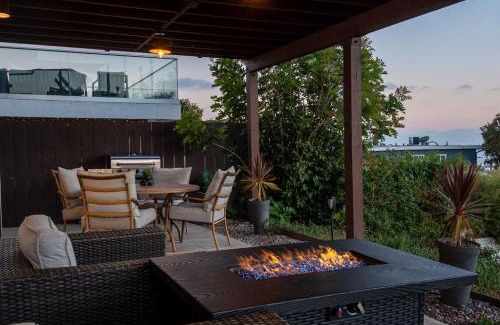 Middletown Maison | Best Value in SD $1M Views; Great Location; WD