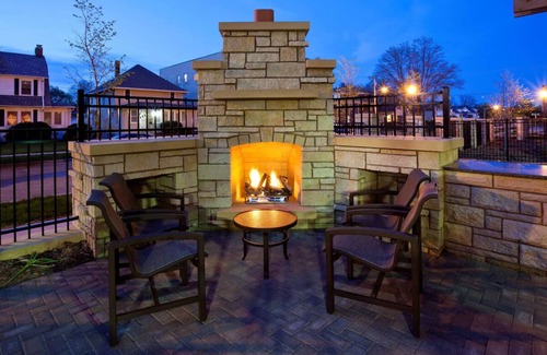 Kutzky Park Maison | Best Value, Quality Stay! 3 King Bed Deluxe Units, Indoor Pool!