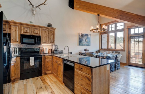 Big Sky Copropriété | Best Views in Big Sky! 3-bedrooms with Private Hot Tub! Walk to Ski Shuttle!