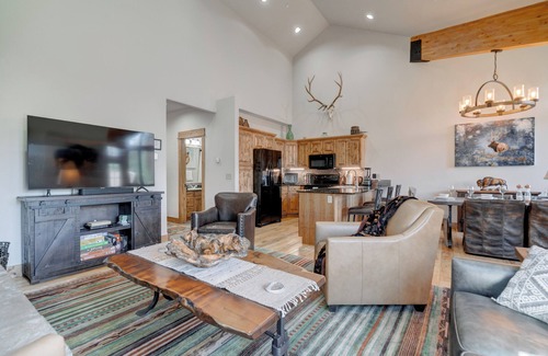 Big Sky Copropriété | Best Views in Big Sky! 3-bedrooms with Private Hot Tub! Walk to Ski Shuttle!