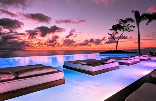 Alta Vista Appartement | BEST Views of PV-Banderas Bay from Rooftop Infinity Pool-Luxury Condo