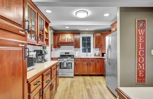 Ellicottville Appartement | Best Village Location! Firepit/Games/Bar/Yard/Outdoor Movie Theater/Etc.