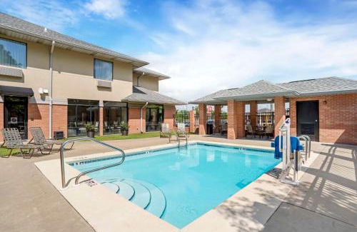 Demopolis Hôtel | Best Western Plus Two Rivers Hotel & Suites