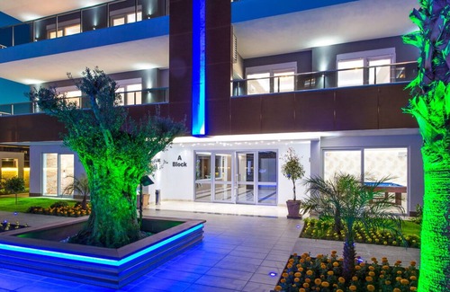 Tosmur Belediyesi Appartement | Le BestHome City 15 VIP se trouve à quelques pas de la plage de sable et de la promenade en bord de mer.