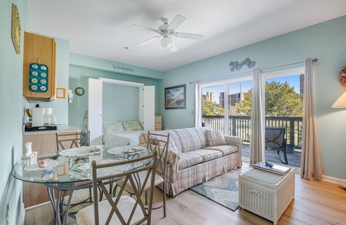 Bethany Beach Copropriété | Bethany Beach Inn suite close to beach with free WiFi, central AC, & balcony