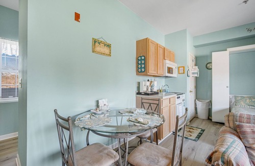 Bethany Beach Copropriété | Bethany Beach Inn suite close to beach with free WiFi, central AC, & balcony