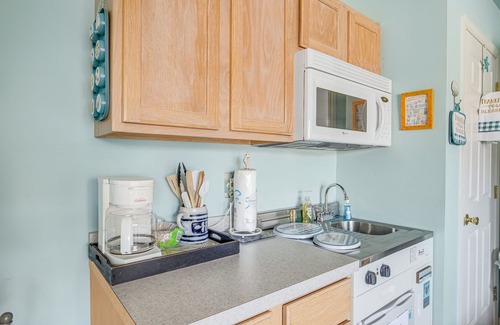 Bethany Beach Copropriété | Bethany Beach Inn suite close to beach with free WiFi, central AC, & balcony