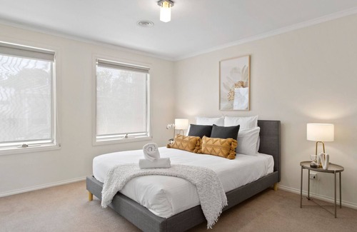 Malvern East Maison | Bethany in Malvern by Ready Set Stay - WIFI, full linen and towels