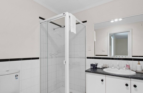 Malvern East Maison | Bethany in Malvern by Ready Set Stay - WIFI, full linen and towels