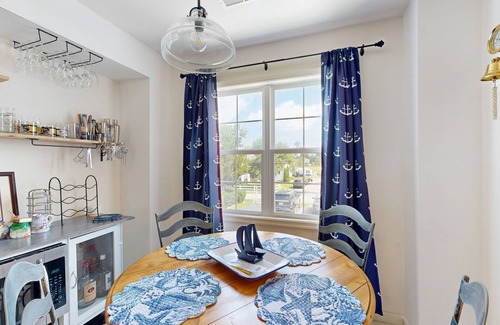 Ocean View Maison | Bethany Marina dog friendly bayfront townhouse w/pool, balcony, grill