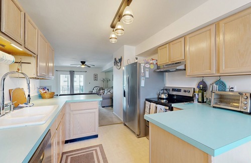 Ocean View Maison | Bethany Marina dog friendly bayfront townhouse w/pool, balcony, grill
