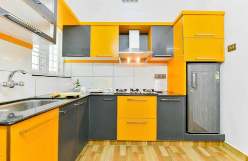 Kochi Appartement | Bethel Gardens Top View vous offre un séjour confortable au milieu du feuillage.