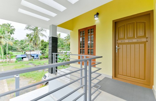 Kochi Appartement | Bethel Gardens Top View vous offre un séjour confortable au milieu du feuillage.