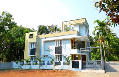 Kochi Appartement | Bethel Gardens Top View vous offre un séjour confortable au milieu du feuillage.