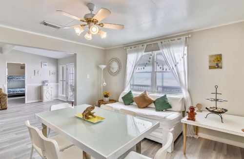 Bermuda Beach Maison | Betsy's Beachfront Cottage