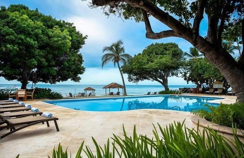 Carenero Appartement | Better Choice for your Vacation! Water Sports, Onsite Bar, 2 Tropical Pools