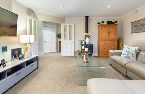 Papamoa Beach Maison | Better than a resort! Swimming pool, spa, pool-table. Walk to beach,shops,cafes.