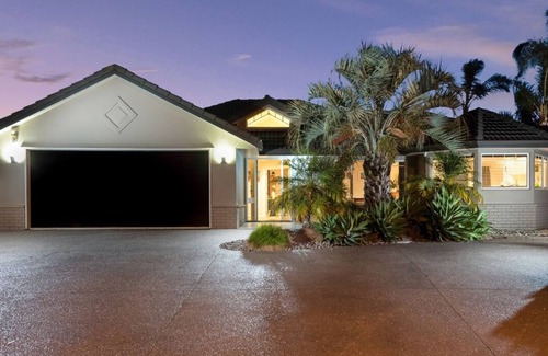 Papamoa Beach Maison | Better than a resort! Swimming pool, spa, pool-table. Walk to beach,shops,cafes.