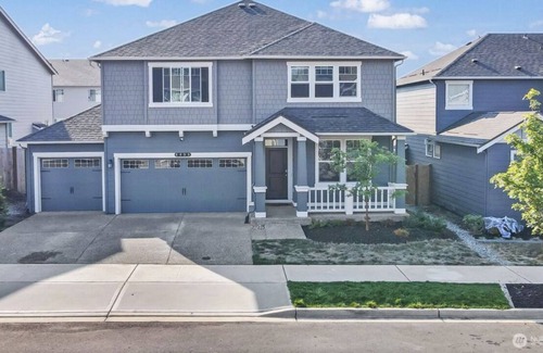 Lacey Maison | Better Than BnB Stay in awesome suburb Near ST. Peters Hospital