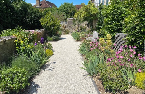 Ervy-le-Chatel Maison | Between Champagne and Burgundy, family home with swimming pool.