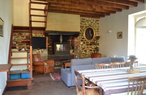 Guipel Maison | Entre Rennes et St Malo; Maison du Garde-Chasse avec vue superbe sur l'étang