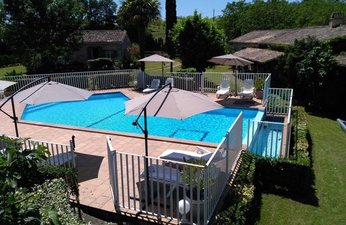 Lolme Maison | Between Sarlat and Bergerac, nice and comfortable stone house in a green garden