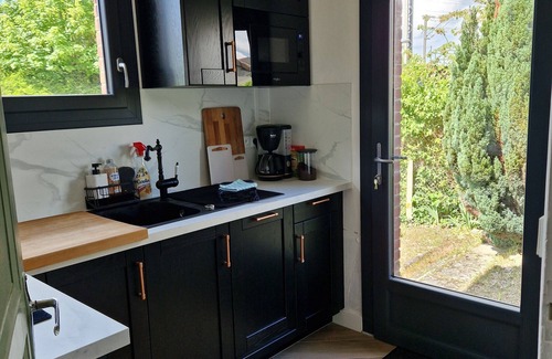 Oissel Maison | Entre gare et Seine Maison familiale rénovée. Animaux de compagnie acceptés!