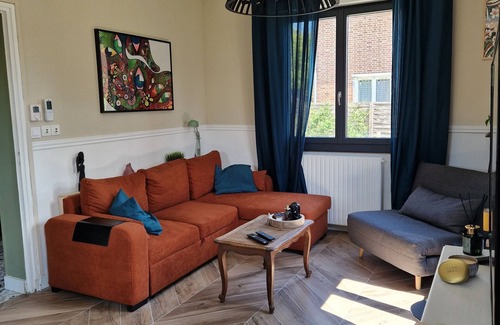 Oissel Maison | Entre gare et Seine Maison familiale rénovée. Animaux de compagnie acceptés!