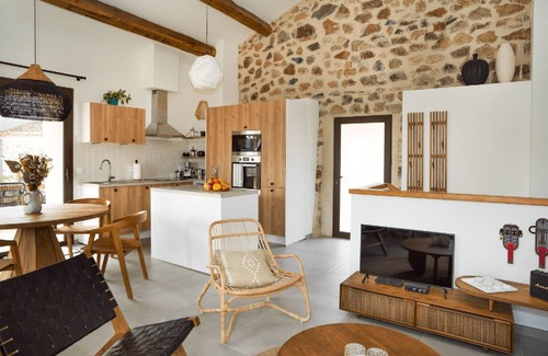 Montbolo Maison | Le Petit Caners - Mas Catalan, Gîtes Éco-Chics, Spa Nature, Étang de Baignade