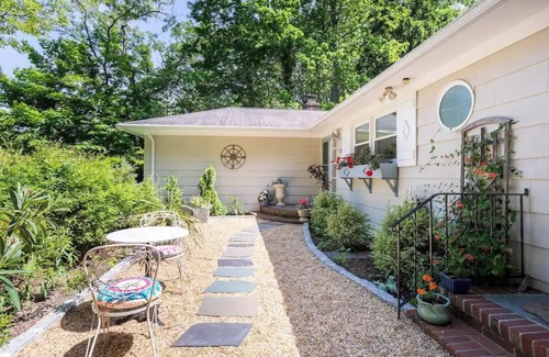 Town of Southold Town Maison | Midcentury North Fork Beach House