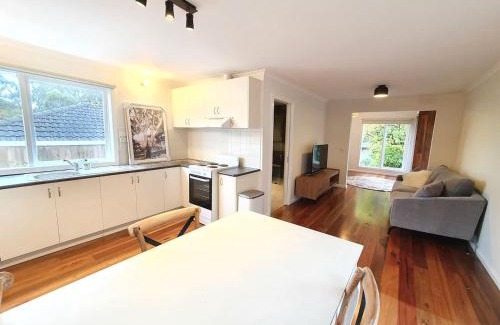 Croydon North Maison | Between the Yarra Valley, City, wineries. Pets