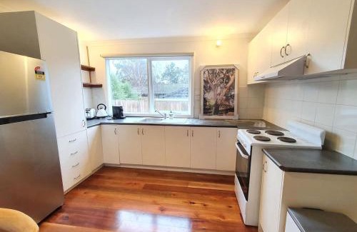 Croydon North Maison | Between the Yarra Valley, City, wineries. Pets