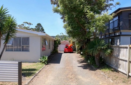 Whangamata Maison | Beverley Tce Bach, tropical, funky et spacieux.