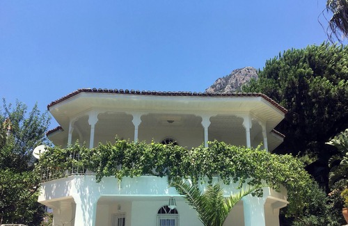 Akyaka Villa | Beyaz Ev Akyaka - Private Pool near Azmak River