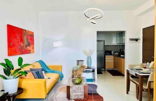 Pinagsama Copropriété | Modern Contemporary Luxury Condo Uptown BGC Pool