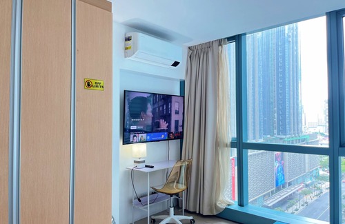 Pinagsama Copropriété | Modern Contemporary Luxury Condo Uptown BGC Pool