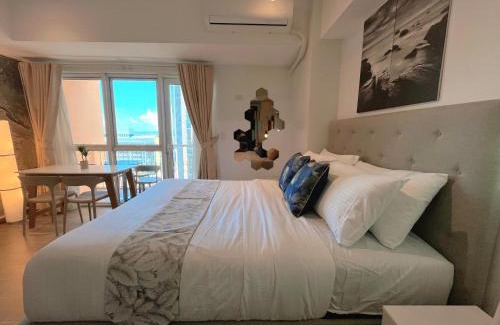 Pinagsama Appartement | BGC Venice Condo - Balcony, Pool, Wi-Fi - Suite 16