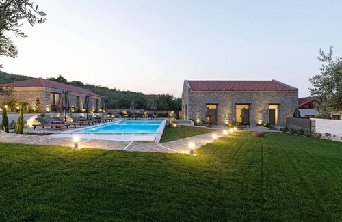 Sourpi Maison | BH1006 - C - Suite Magnisia