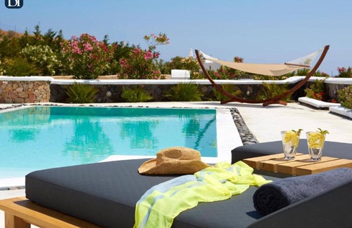 Exo Gialos Villa | BH322 - C - Villa Santorini / coordinates: 36.422736, 25.455346