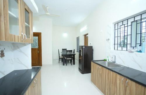 Tiruchanur Appartement | Bhakti Bliss Homestay - New Spacious and luxurious 3BHK with AC, WiFi and Android TV- 5mins From Highway Upto 20 Guests